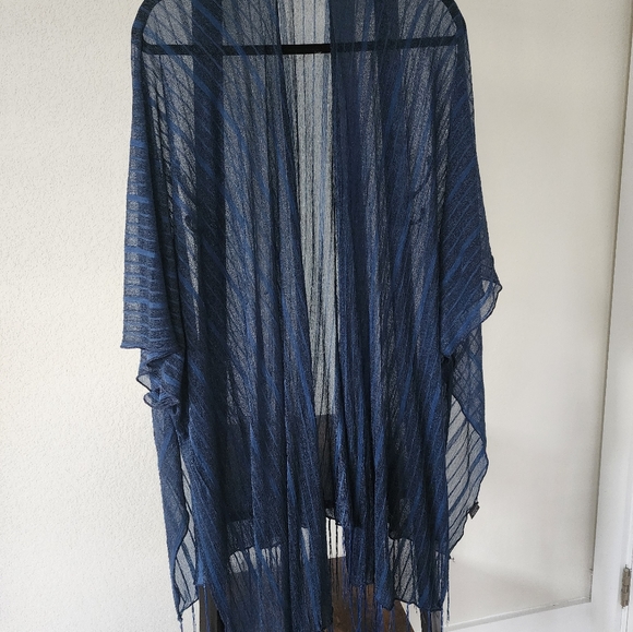 Blue Wrap - Picture 1 of 2